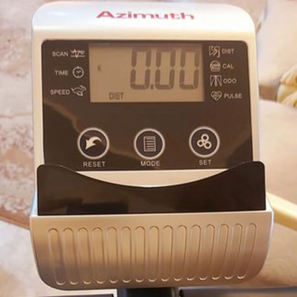نمای نزدیک از نمایشگر LCD دوچرخه ثابت آذیموس مدل 8518